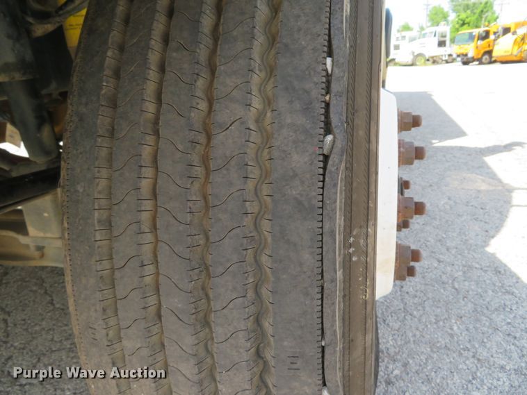 image for item DI2231 2007 Freightliner Business Class M2  street sweeper truck