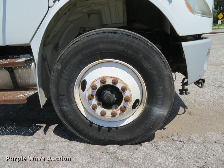 image for item DI2231 2007 Freightliner Business Class M2  street sweeper truck