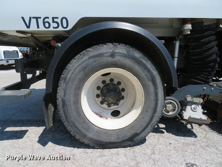 image for item DI2231 2007 Freightliner Business Class M2  street sweeper truck