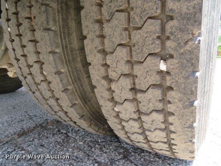 image for item DI2231 2007 Freightliner Business Class M2  street sweeper truck