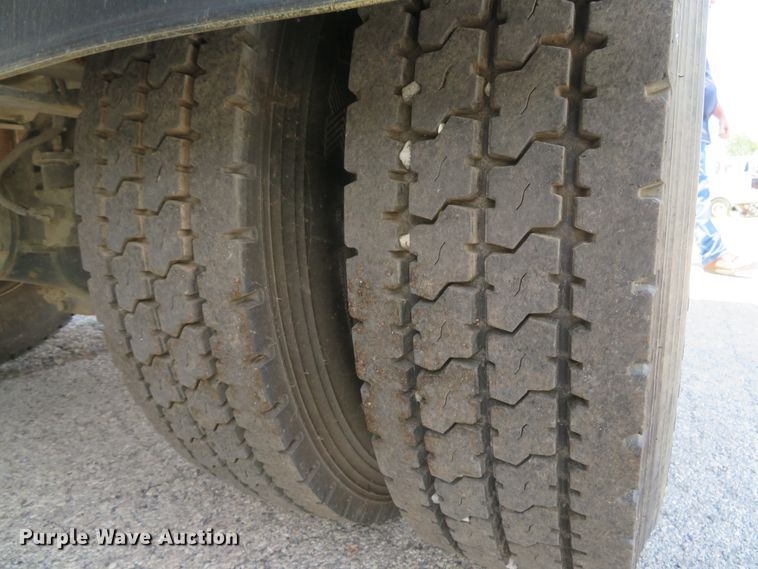 image for item DI2231 2007 Freightliner Business Class M2  street sweeper truck