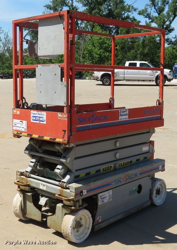 image for item DI2233 2012 Skyjack SJIII 3219  scissor lift
