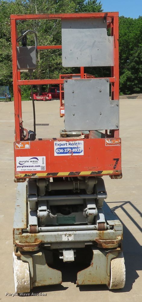 image for item DI2233 2012 Skyjack SJIII 3219  scissor lift