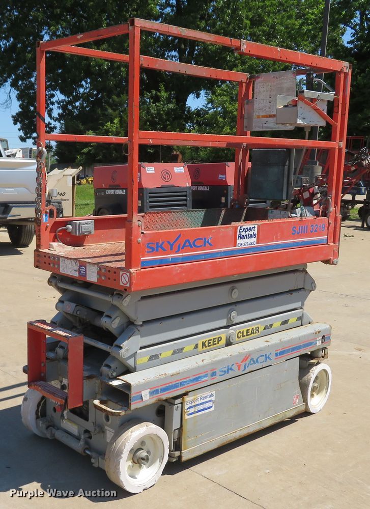 image for item DI2233 2012 Skyjack SJIII 3219  scissor lift