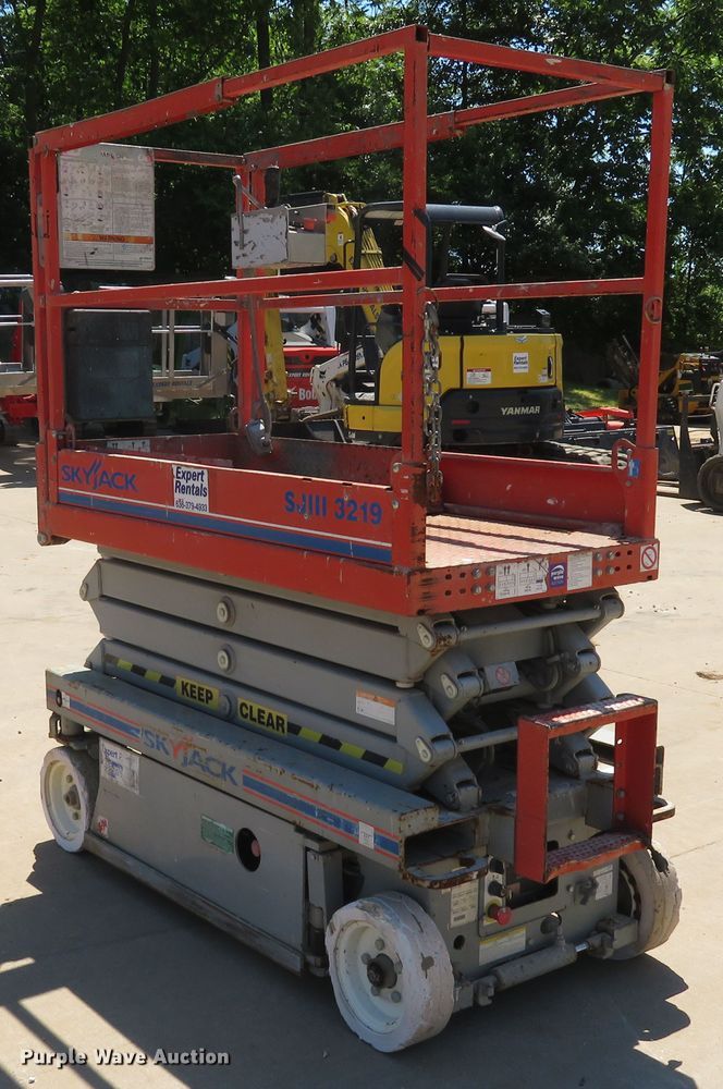 image for item DI2233 2012 Skyjack SJIII 3219  scissor lift