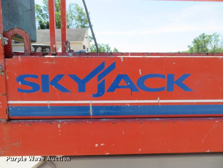image for item DI2233 2012 Skyjack SJIII 3219  scissor lift