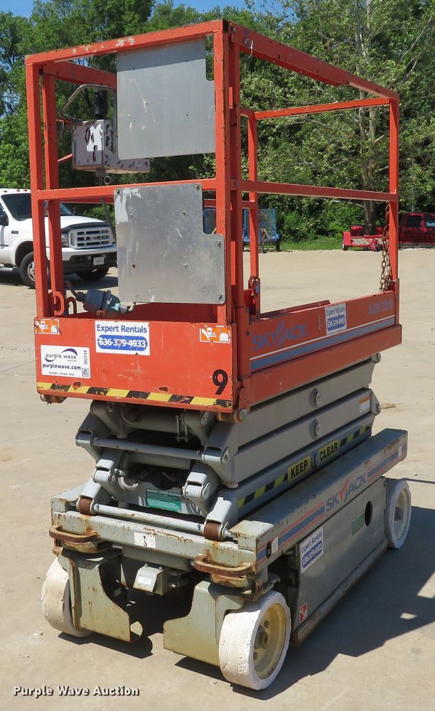 image for item DI2234 2012 Skyjack SJIII 3219  scissor lift