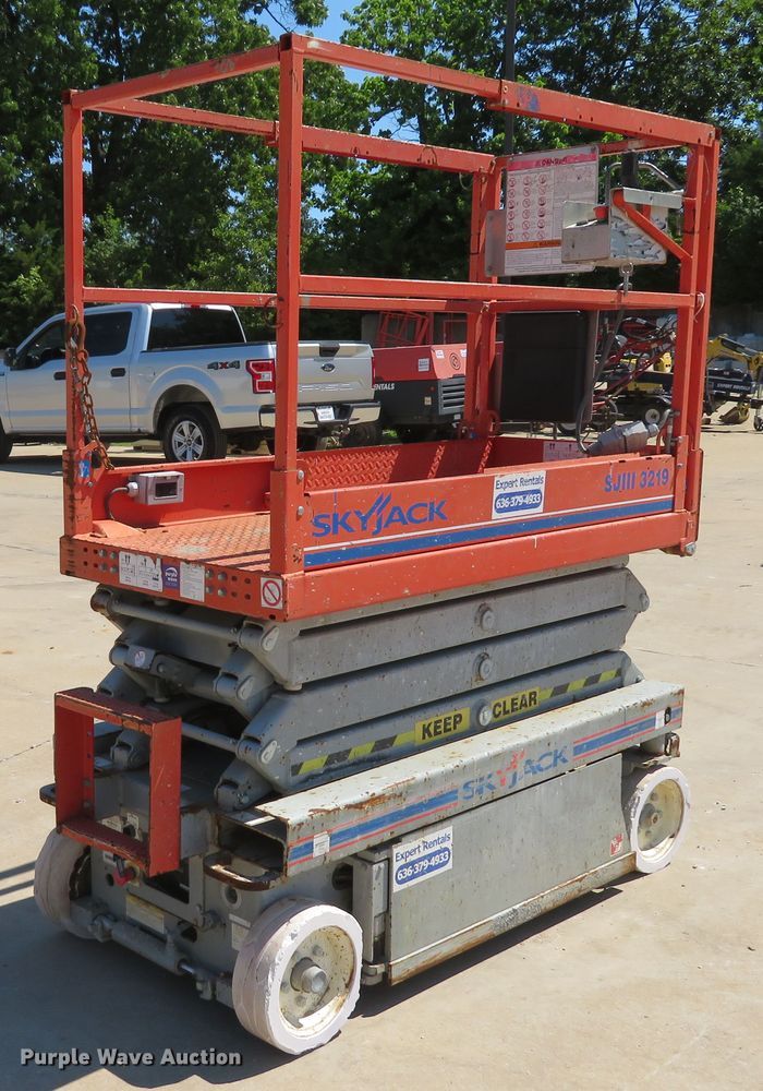 image for item DI2234 2012 Skyjack SJIII 3219  scissor lift