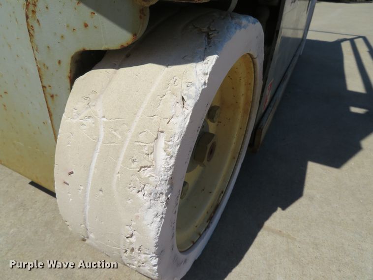 image for item DI2234 2012 Skyjack SJIII 3219  scissor lift