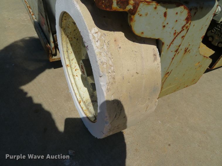 image for item DI2234 2012 Skyjack SJIII 3219  scissor lift