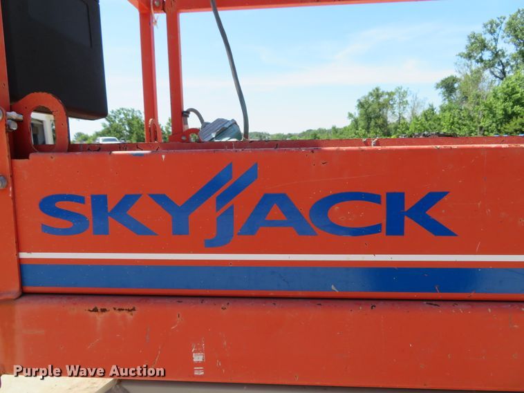 image for item DI2234 2012 Skyjack SJIII 3219  scissor lift