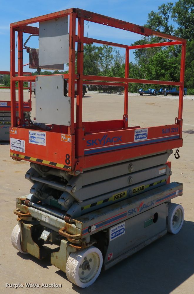 image for item DI2235 2012 Skyjack SJIII 3219  scissor lift