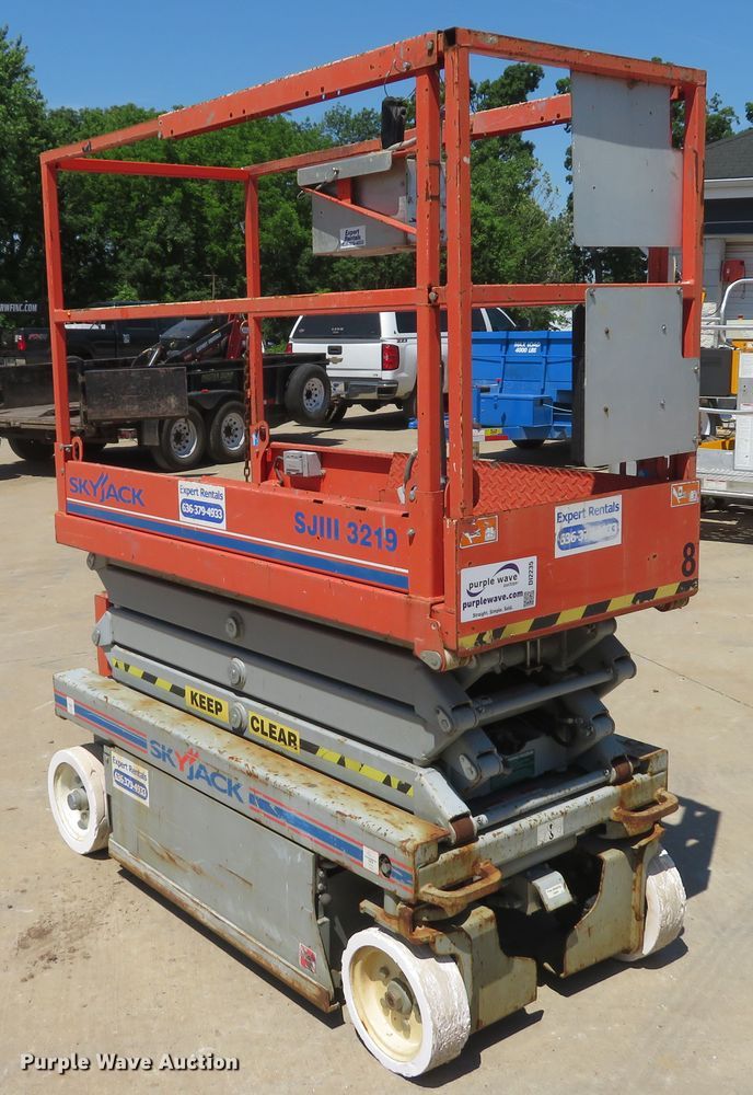image for item DI2235 2012 Skyjack SJIII 3219  scissor lift