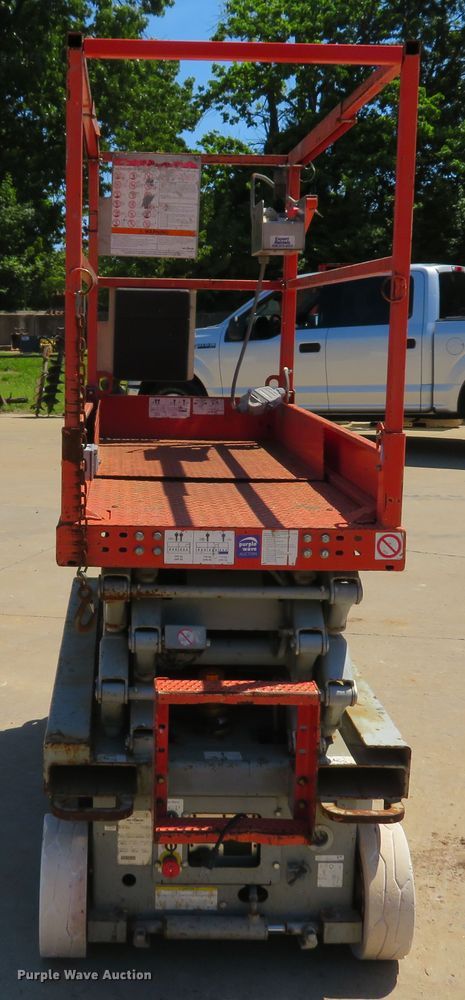 image for item DI2235 2012 Skyjack SJIII 3219  scissor lift