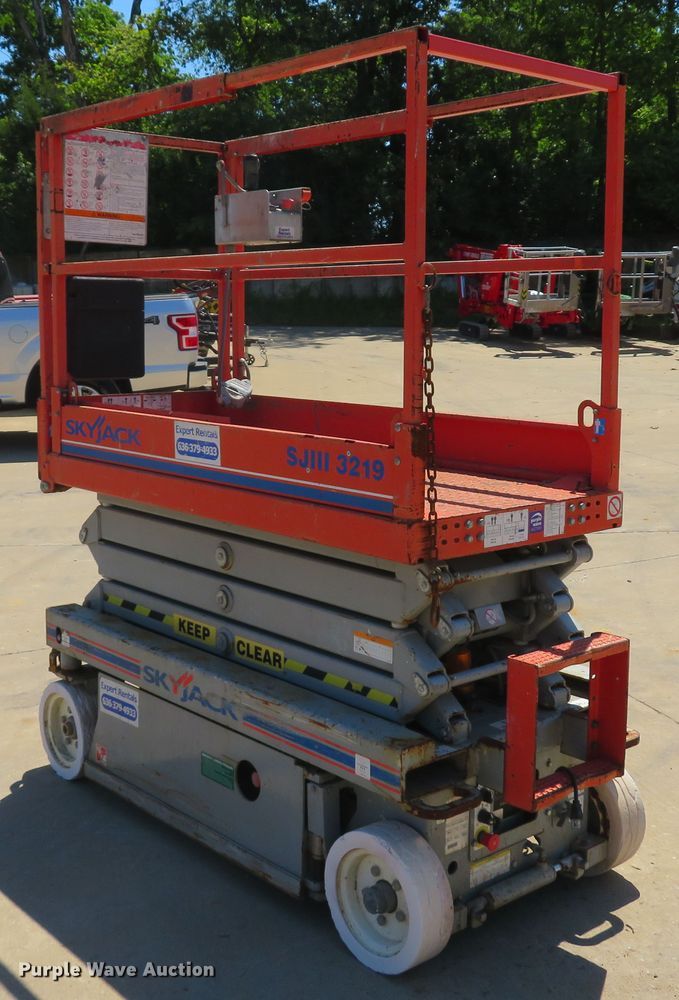 image for item DI2235 2012 Skyjack SJIII 3219  scissor lift
