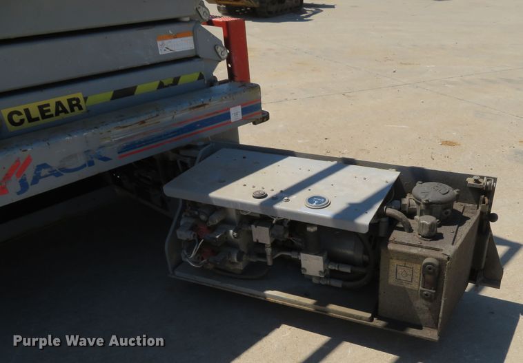 image for item DI2235 2012 Skyjack SJIII 3219  scissor lift