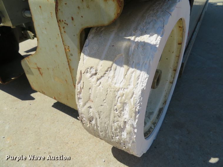 image for item DI2235 2012 Skyjack SJIII 3219  scissor lift