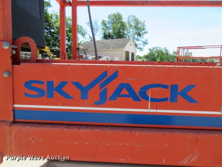 image for item DI2235 2012 Skyjack SJIII 3219  scissor lift