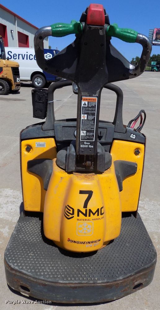 image for item DO9331 Jungheinrich ECR327 pallet jack