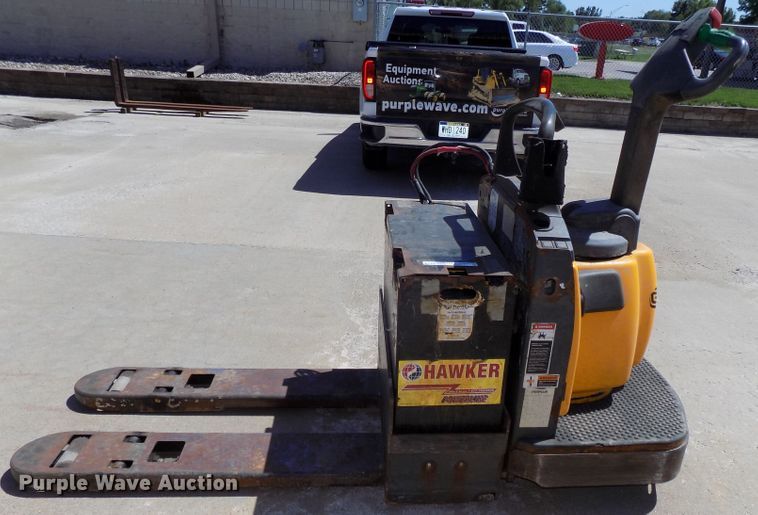 image for item DO9331 Jungheinrich ECR327 pallet jack