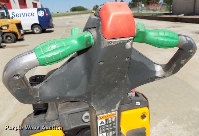 image for item DO9331 Jungheinrich ECR327 pallet jack