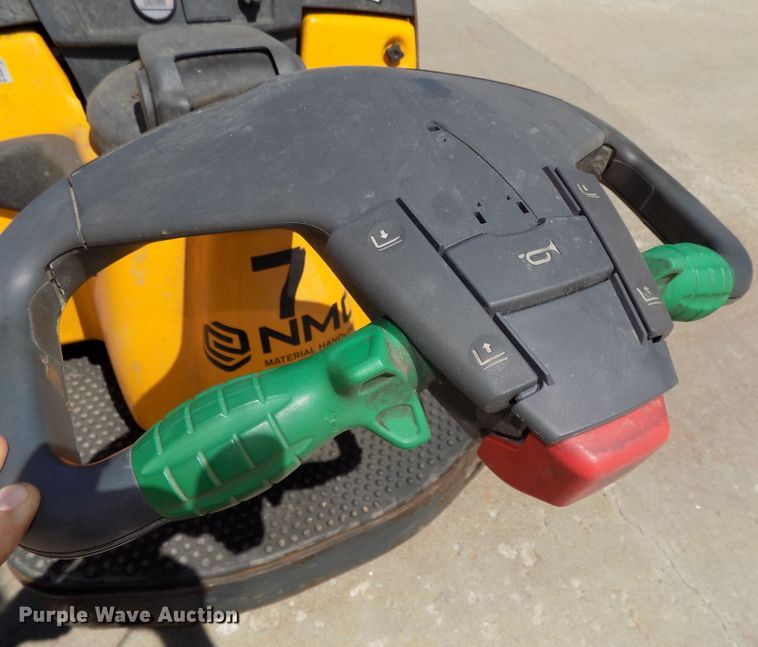 image for item DO9331 Jungheinrich ECR327 pallet jack