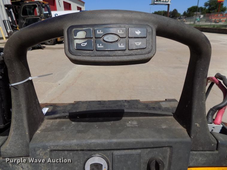 image for item DO9331 Jungheinrich ECR327 pallet jack