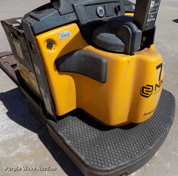 image for item DO9331 Jungheinrich ECR327 pallet jack