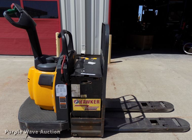 image for item DO9332 Jungheinrich ECR327 pallet jack