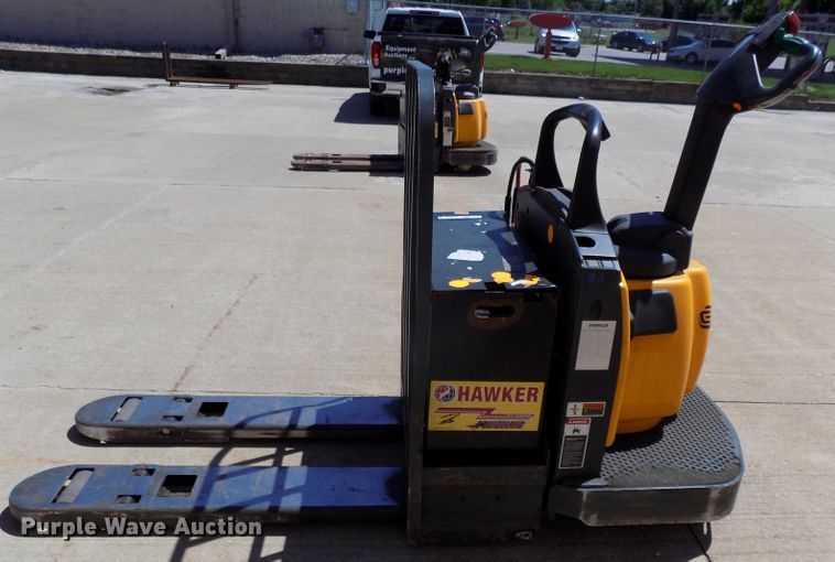 image for item DO9332 Jungheinrich ECR327 pallet jack