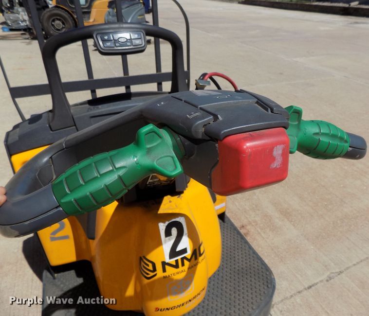 image for item DO9332 Jungheinrich ECR327 pallet jack