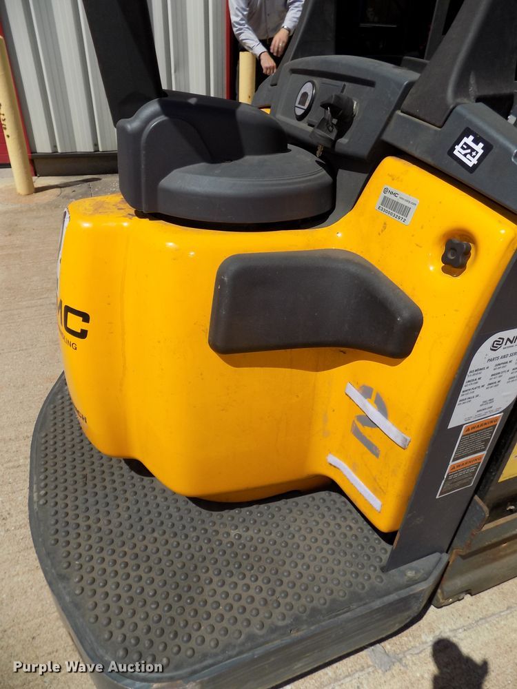 image for item DO9332 Jungheinrich ECR327 pallet jack