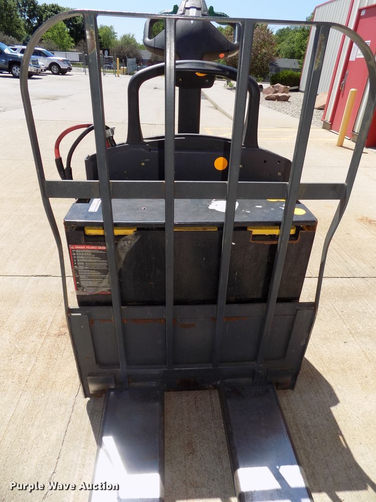 image for item DO9332 Jungheinrich ECR327 pallet jack