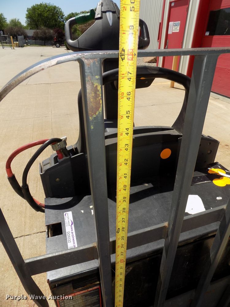 image for item DO9332 Jungheinrich ECR327 pallet jack