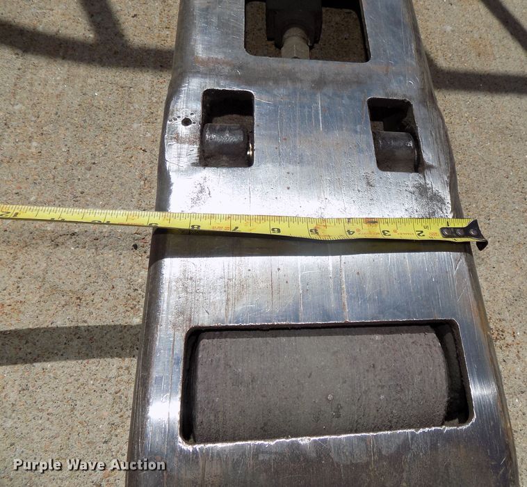 image for item DO9332 Jungheinrich ECR327 pallet jack