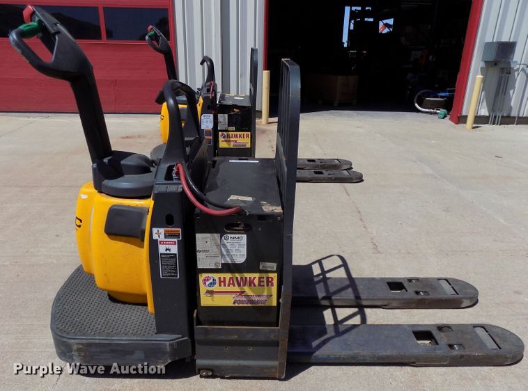 image for item DO9333 Jungheinrich ECR327 pallet jack