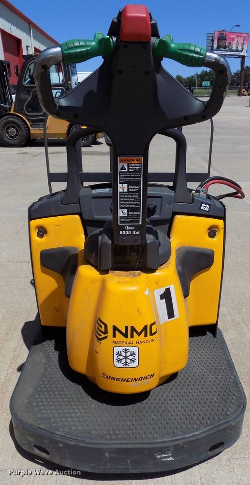 image for item DO9333 Jungheinrich ECR327 pallet jack