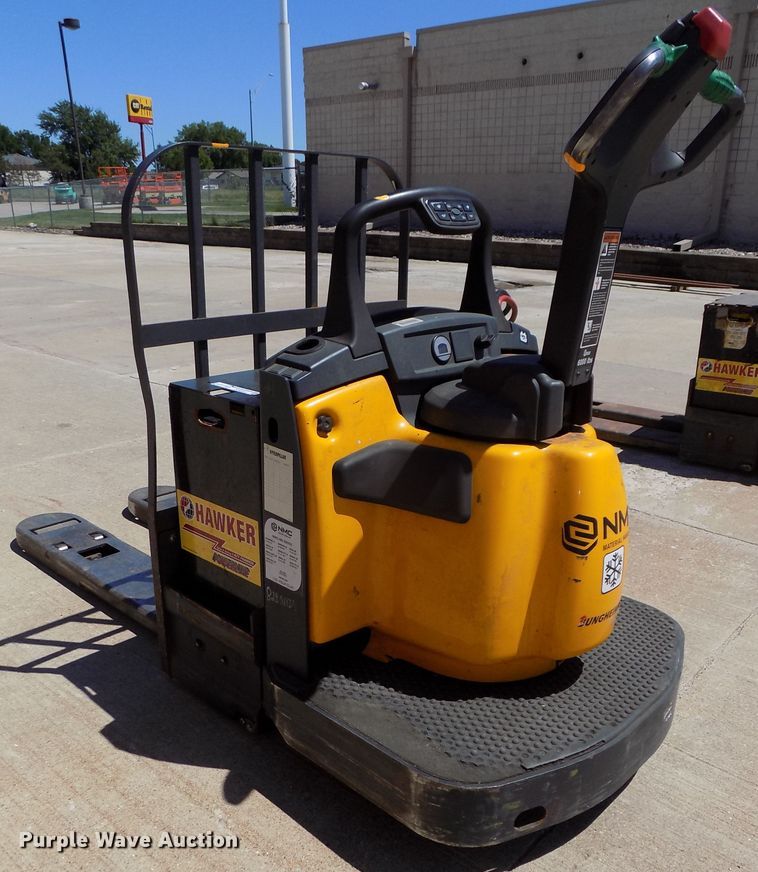 image for item DO9333 Jungheinrich ECR327 pallet jack