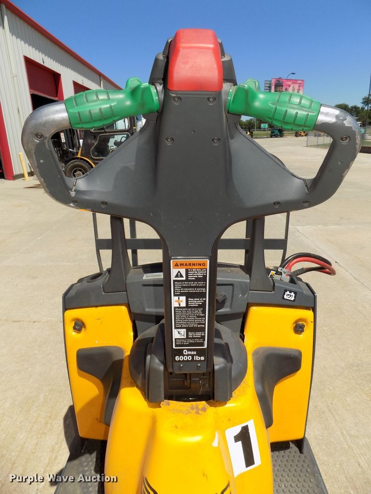 image for item DO9333 Jungheinrich ECR327 pallet jack