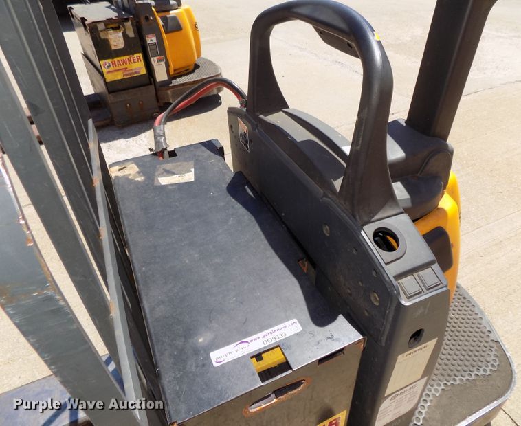 image for item DO9333 Jungheinrich ECR327 pallet jack