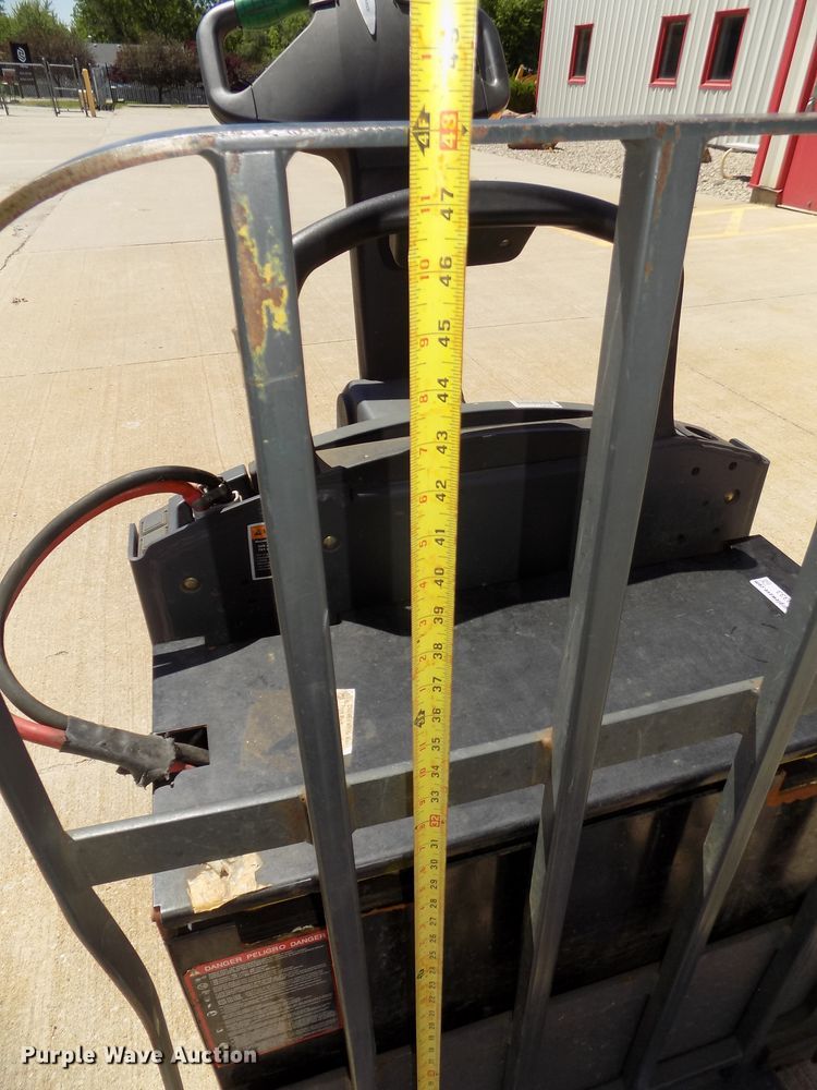 image for item DO9333 Jungheinrich ECR327 pallet jack