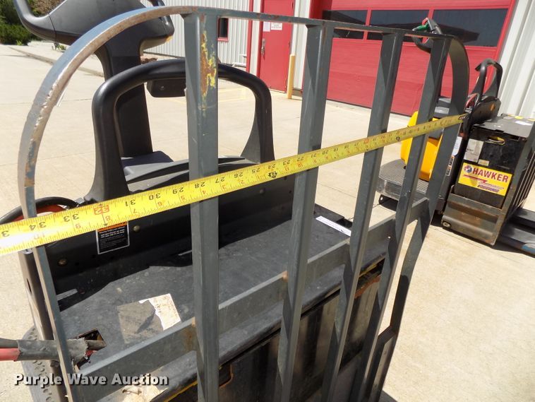 image for item DO9333 Jungheinrich ECR327 pallet jack