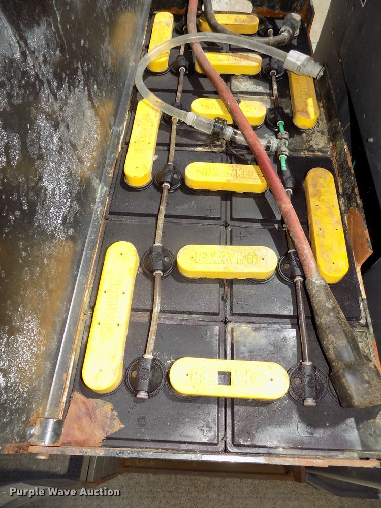 image for item DO9333 Jungheinrich ECR327 pallet jack