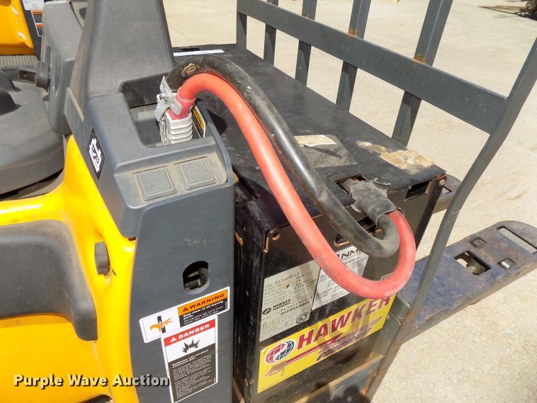 image for item DO9333 Jungheinrich ECR327 pallet jack