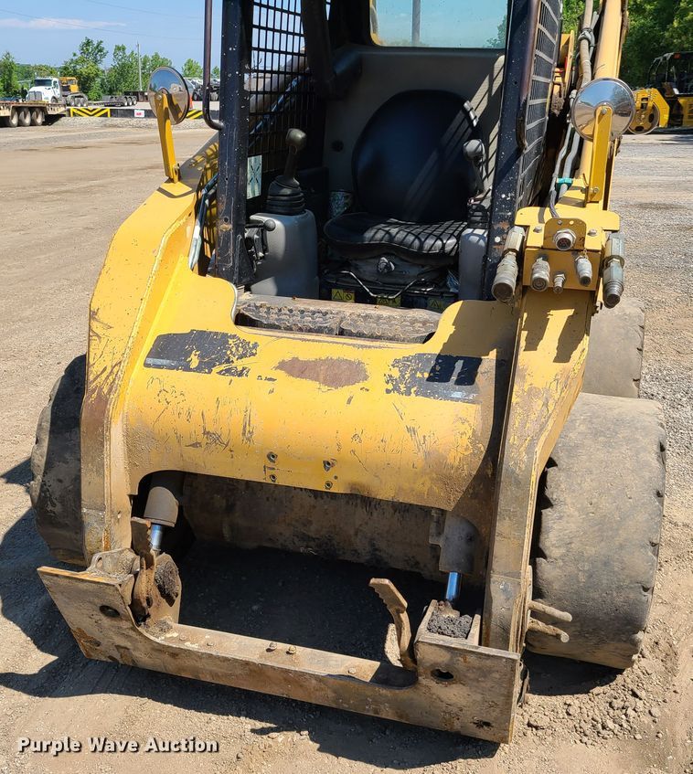 image for item EL9814 2006 Caterpillar 268B  skid steer loader
