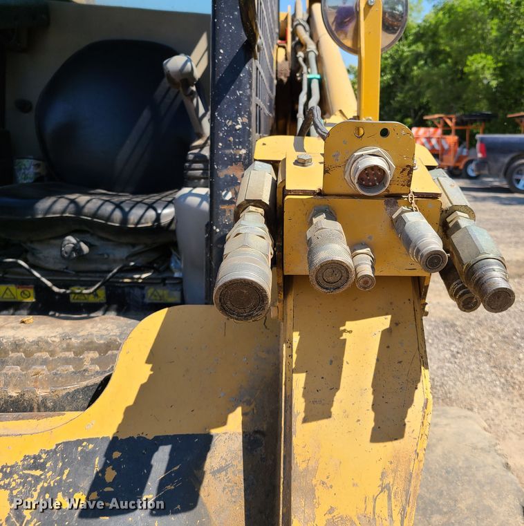 image for item EL9814 2006 Caterpillar 268B  skid steer loader