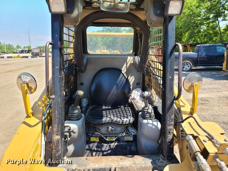 image for item EL9814 2006 Caterpillar 268B  skid steer loader