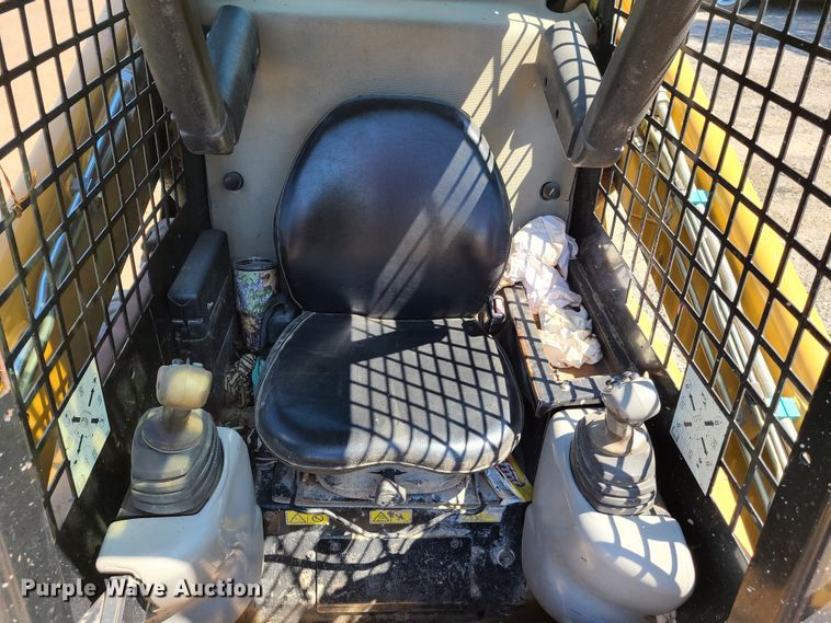 image for item EL9814 2006 Caterpillar 268B  skid steer loader