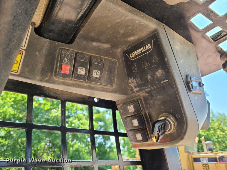 image for item EL9814 2006 Caterpillar 268B  skid steer loader