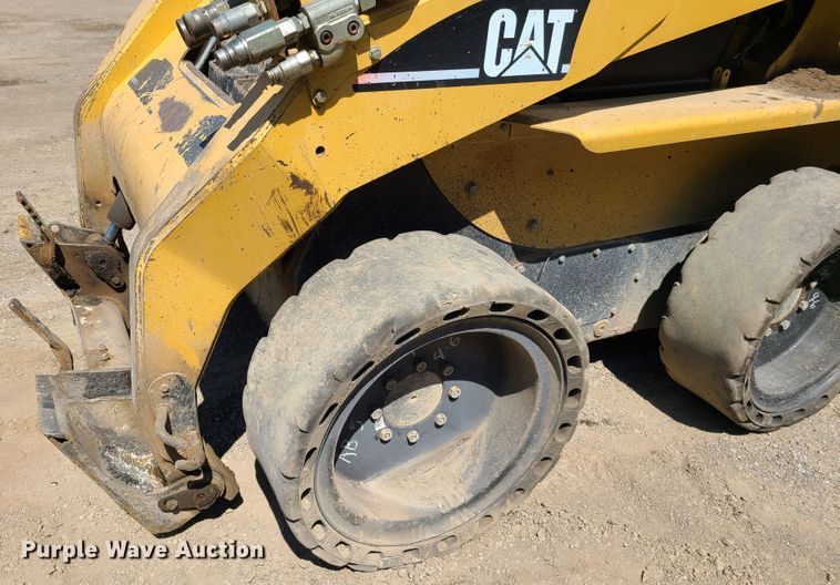 image for item EL9814 2006 Caterpillar 268B  skid steer loader